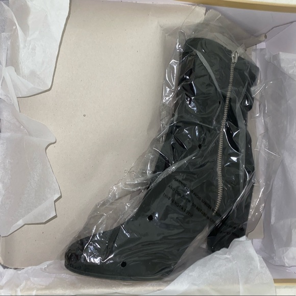 Michael- Michael Kors, Black Suede booties with silver chain on heel size 9 1/2 - Picture 5 of 12